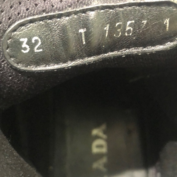 PRADA BLACK LEATHER CHELSEA BOOTS SIZE 32 - Picture 7 of 8